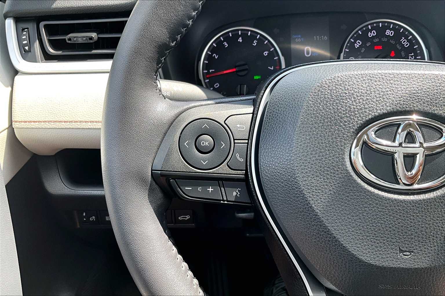 2022 Toyota RAV4 XLE - Photo 23
