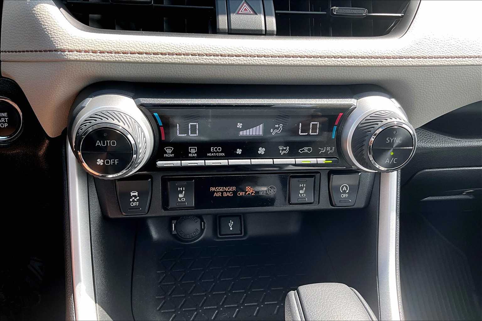 2022 Toyota RAV4 XLE - Photo 26