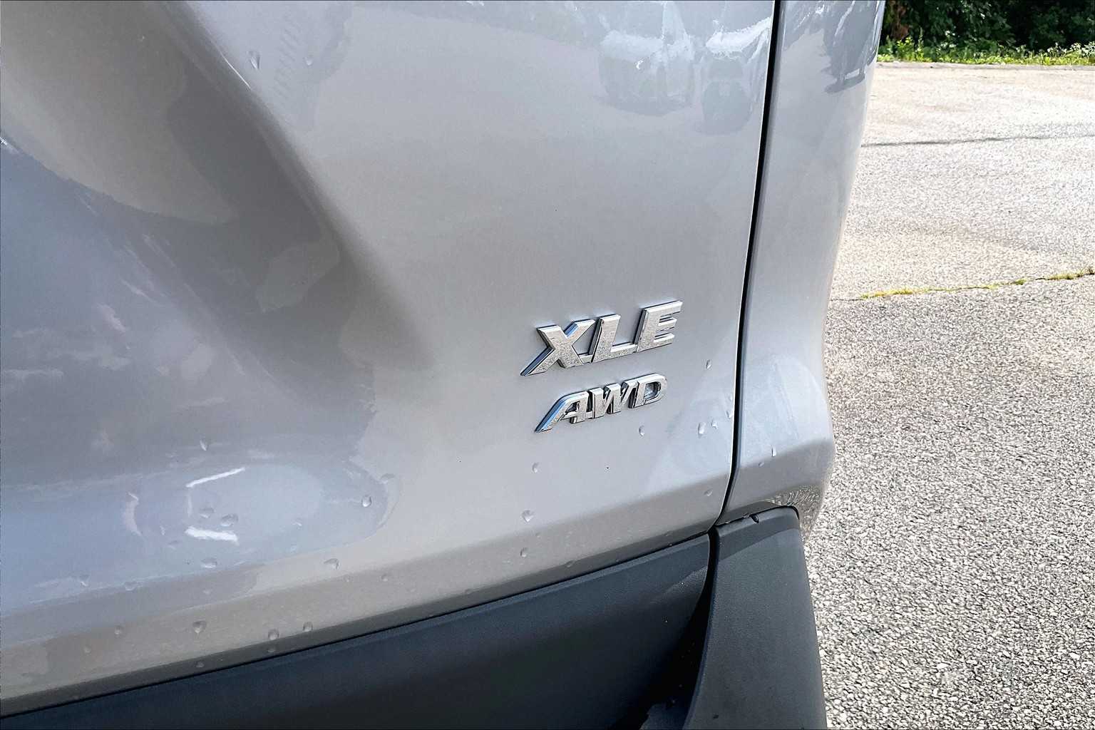 2022 Toyota RAV4 XLE - Photo 29
