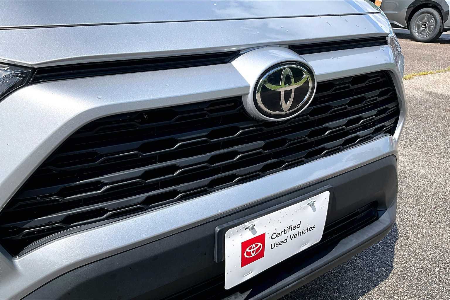 2022 Toyota RAV4 XLE - Photo 32