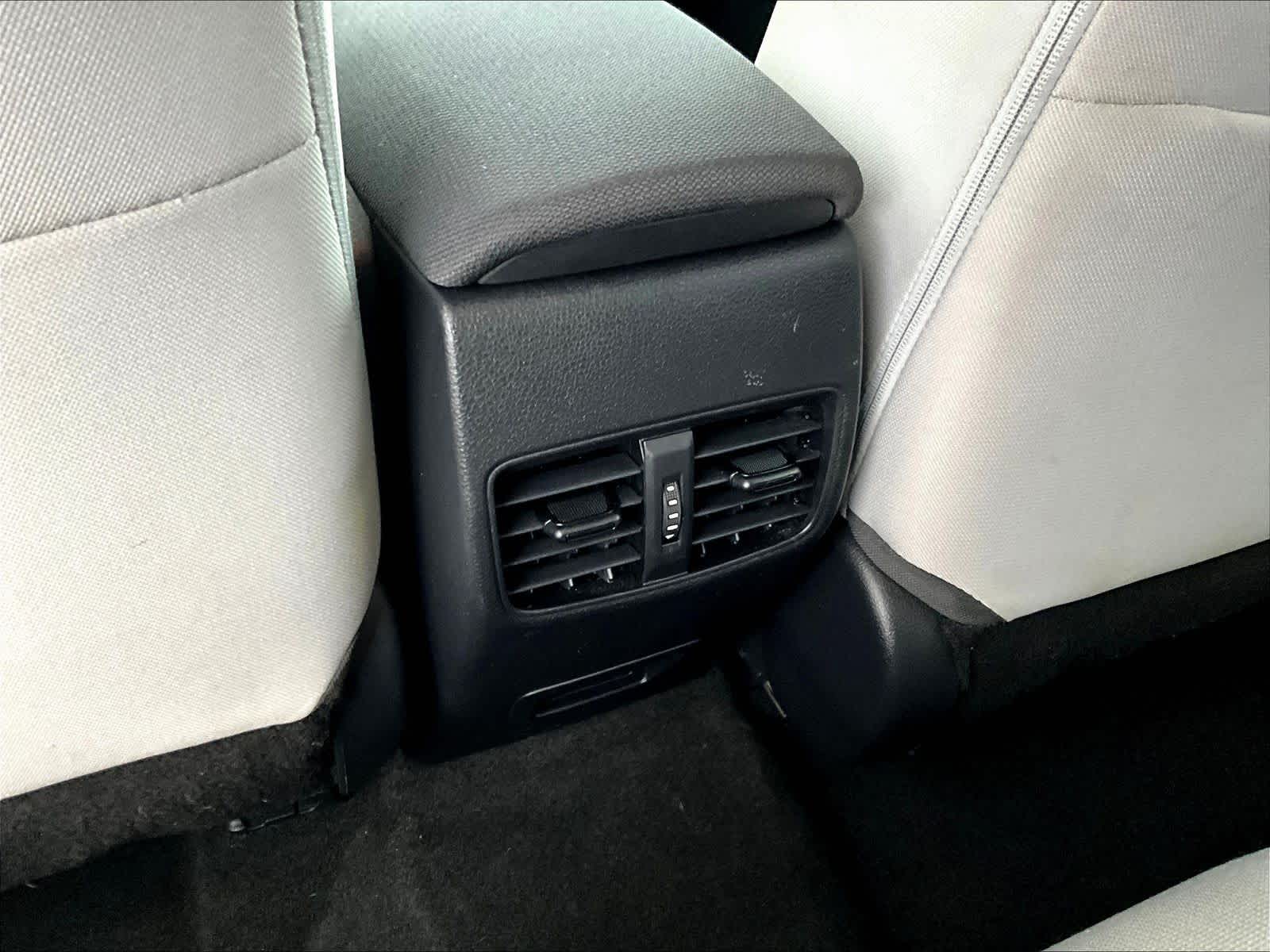 2023 Toyota Corolla Cross LE - Photo 28