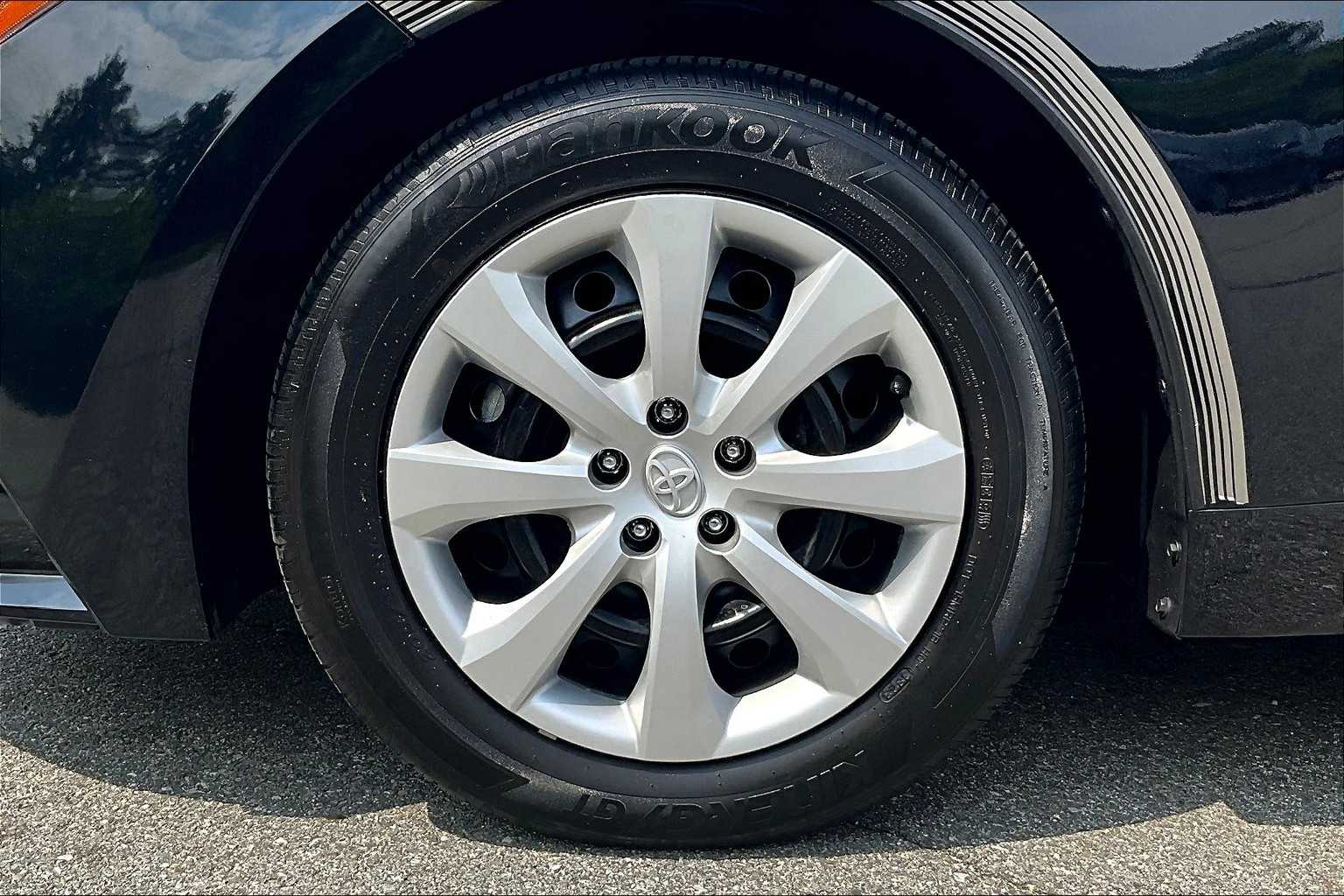 2024 Toyota Corolla LE - Photo 7