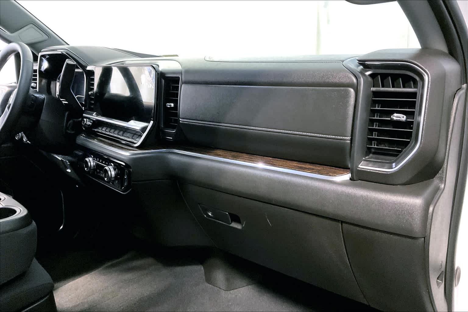 2024 GMC Sierra 1500 Elevation - Photo 13