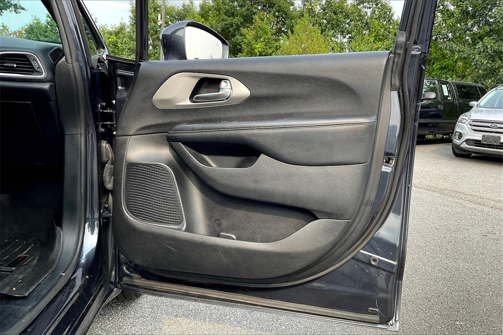 2020 Chrysler Pacifica Launch Edition - Photo 11