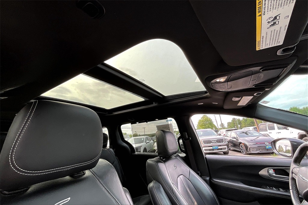 2020 Chrysler Pacifica Launch Edition - Photo 22