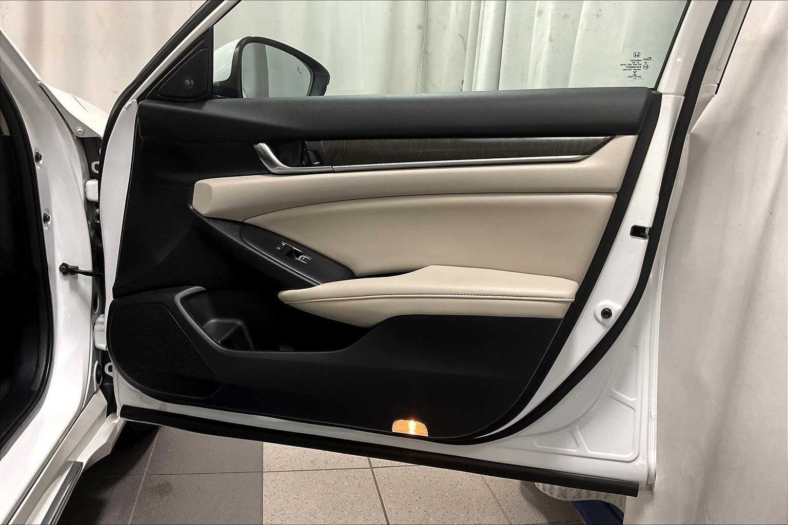 2021 Honda Accord EX-L - Photo 12
