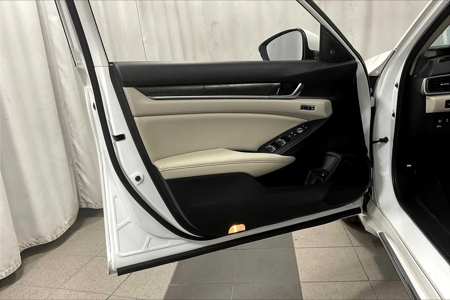 2021 Honda Accord EX-L - Photo 9