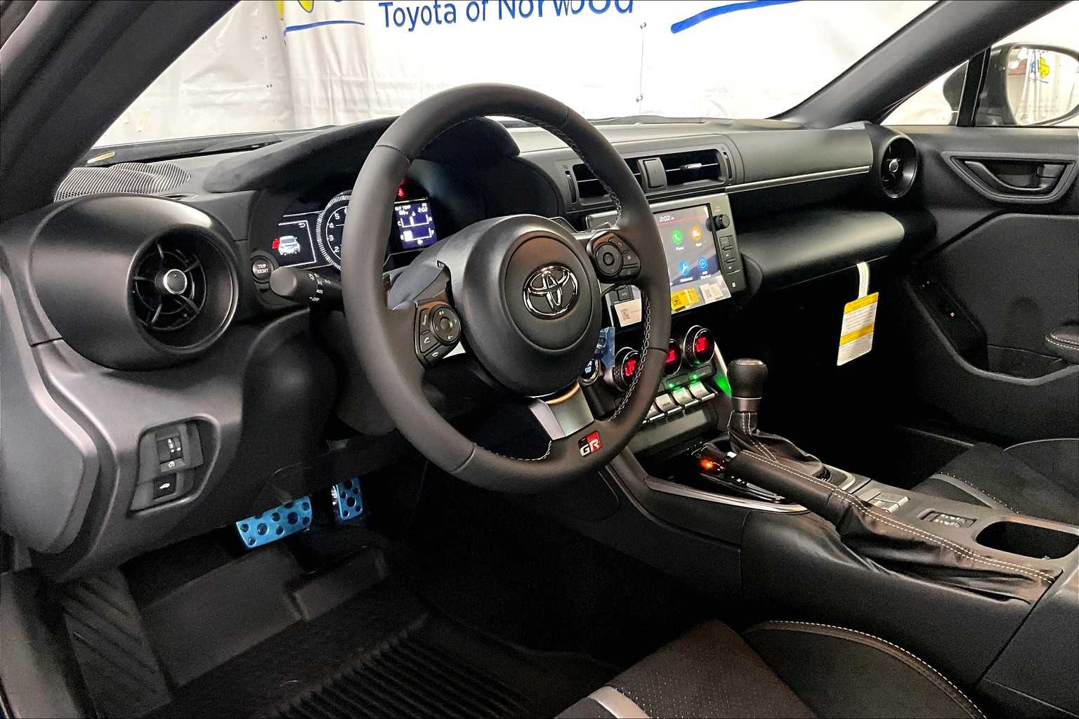 2025 Toyota GR86 Premium - Photo 9