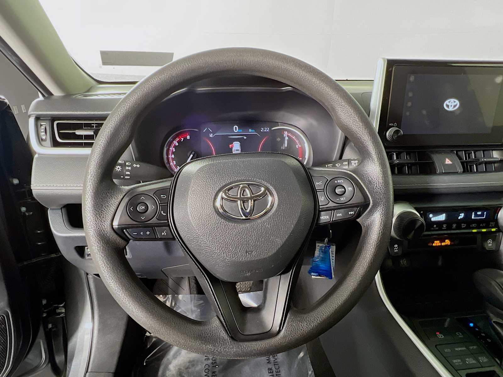 2023 Toyota RAV4 LE - Photo 11