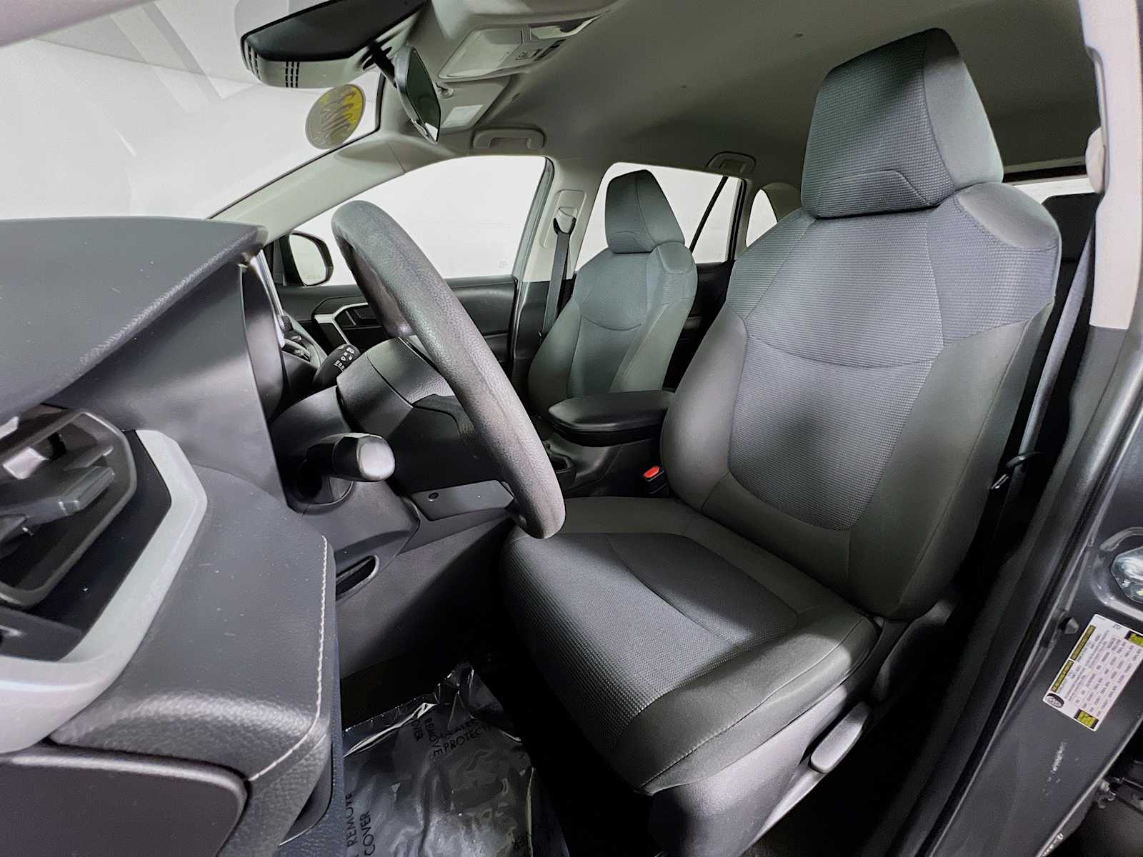 2023 Toyota RAV4 LE - Photo 20