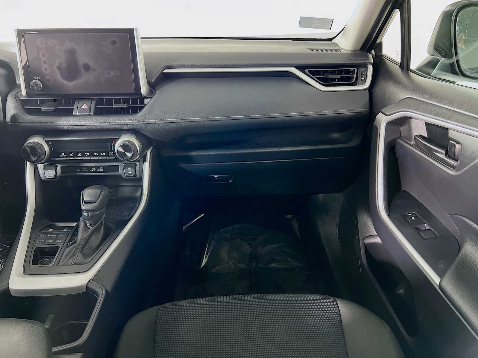 2023 Toyota RAV4 LE - Photo 22
