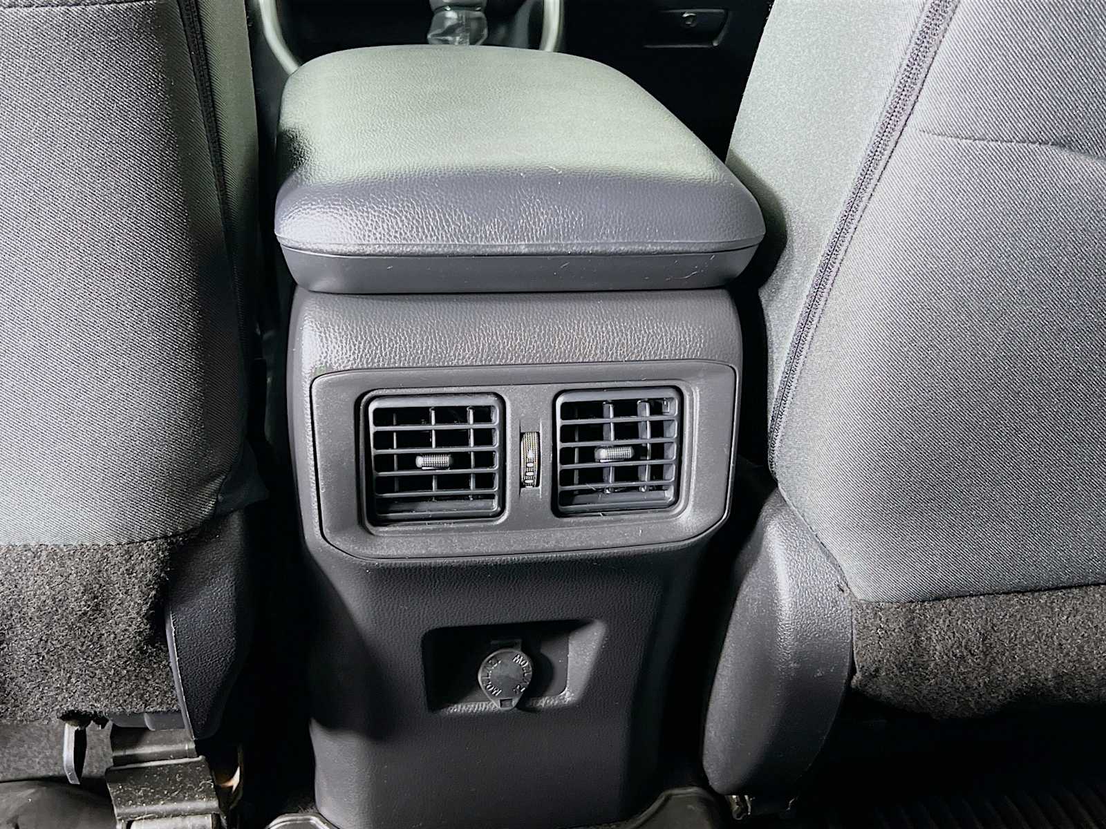 2023 Toyota RAV4 LE - Photo 24