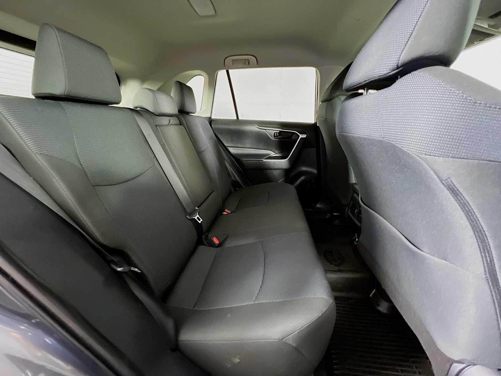2023 Toyota RAV4 LE - Photo 26
