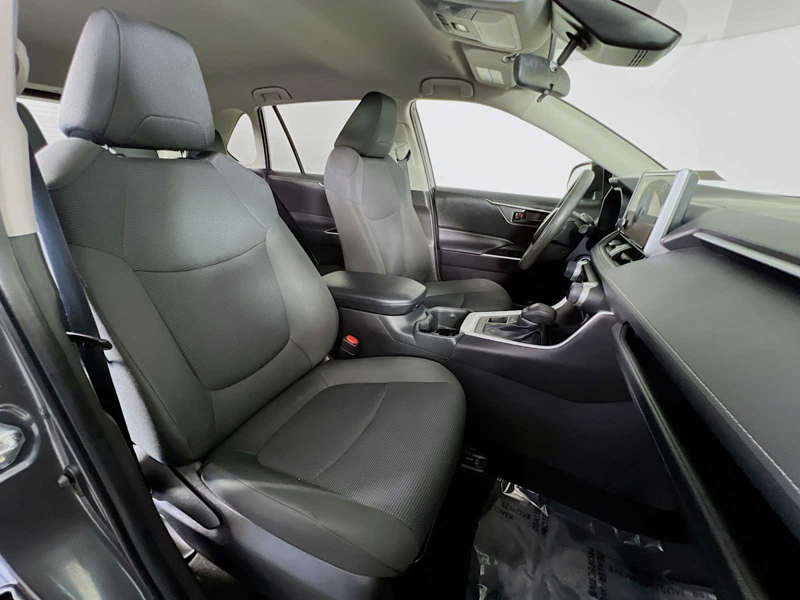 2023 Toyota RAV4 LE - Photo 27