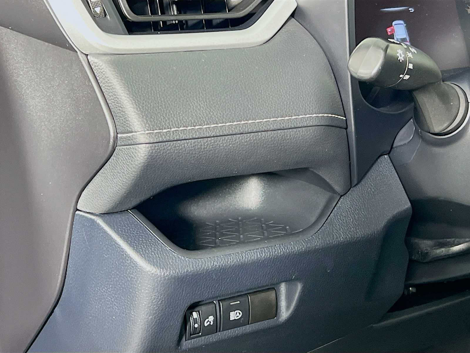 2023 Toyota RAV4 LE - Photo 10