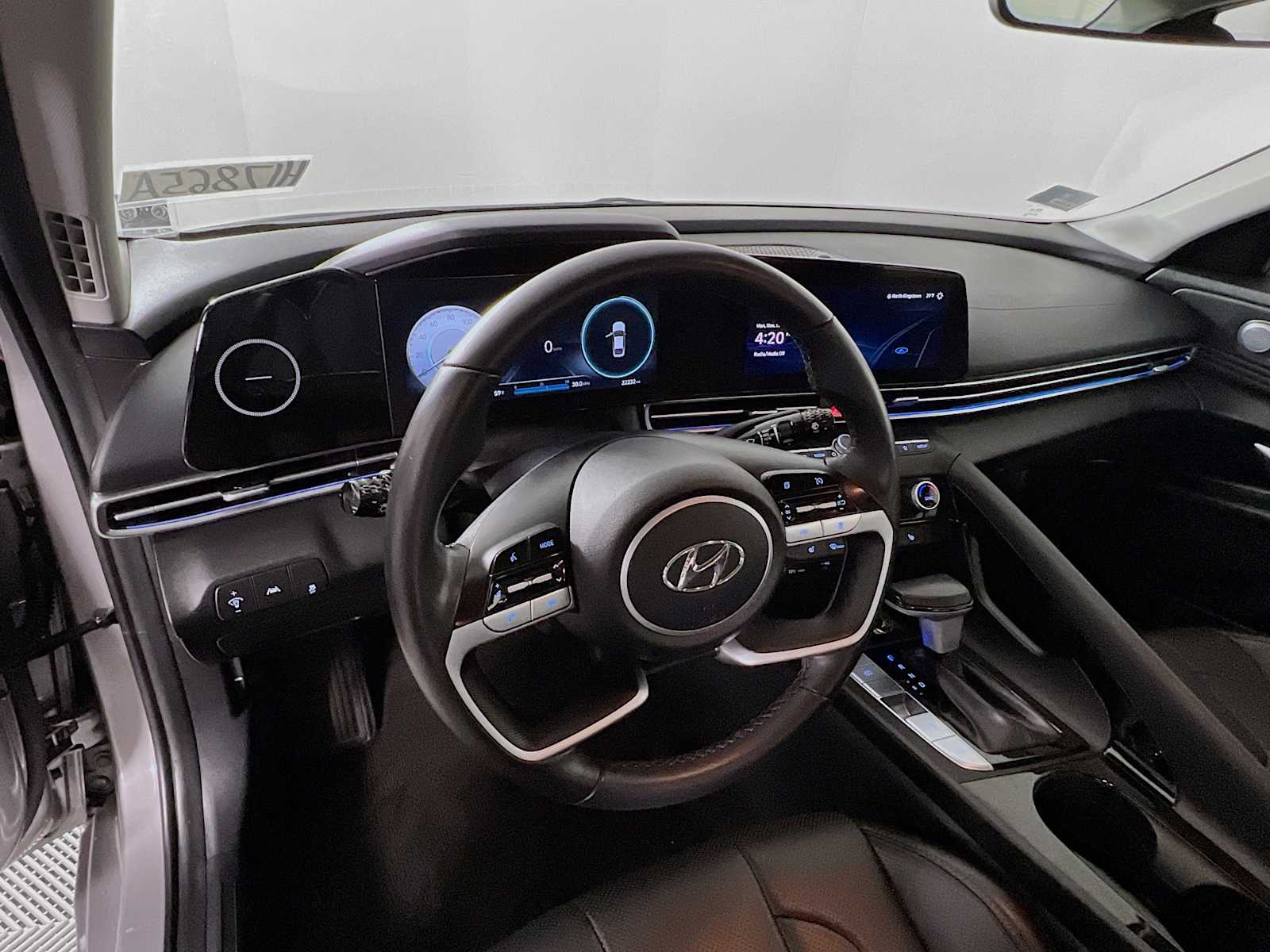 2023 Hyundai Elantra Limited - Photo 11