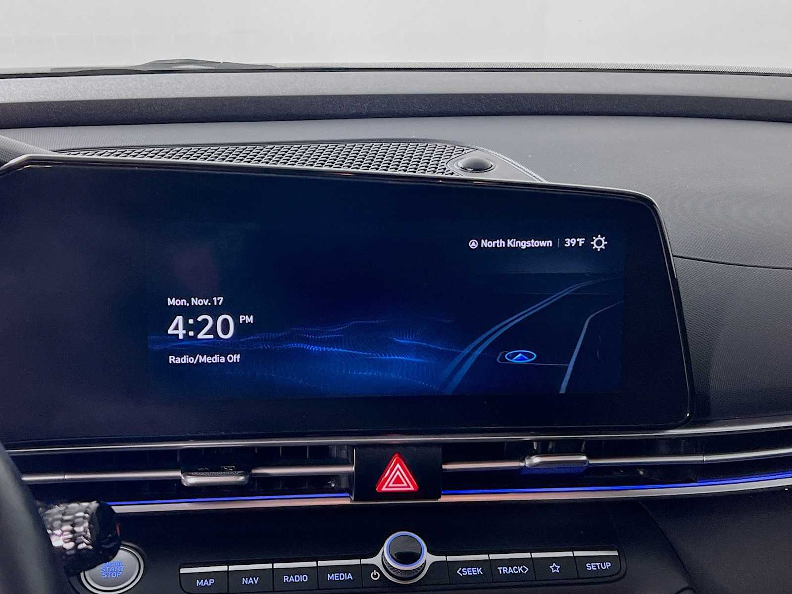 2023 Hyundai Elantra Limited - Photo 13