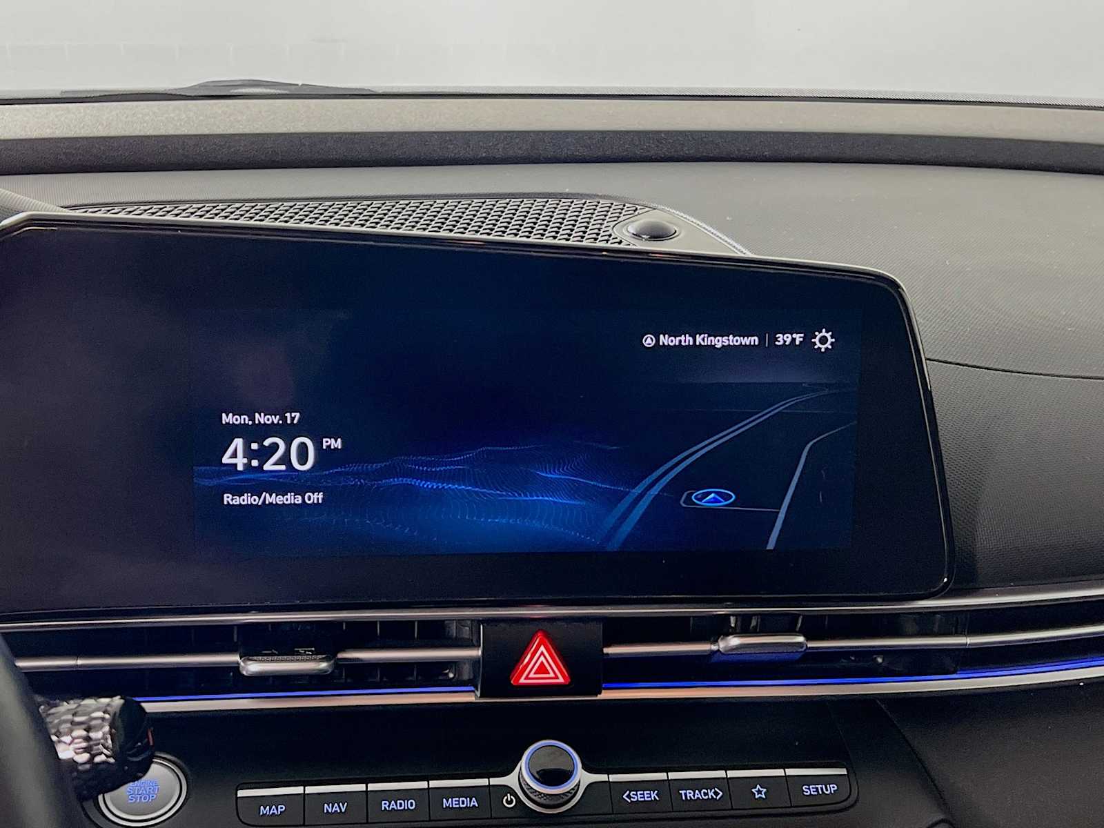 2023 Hyundai Elantra Limited - Photo 15