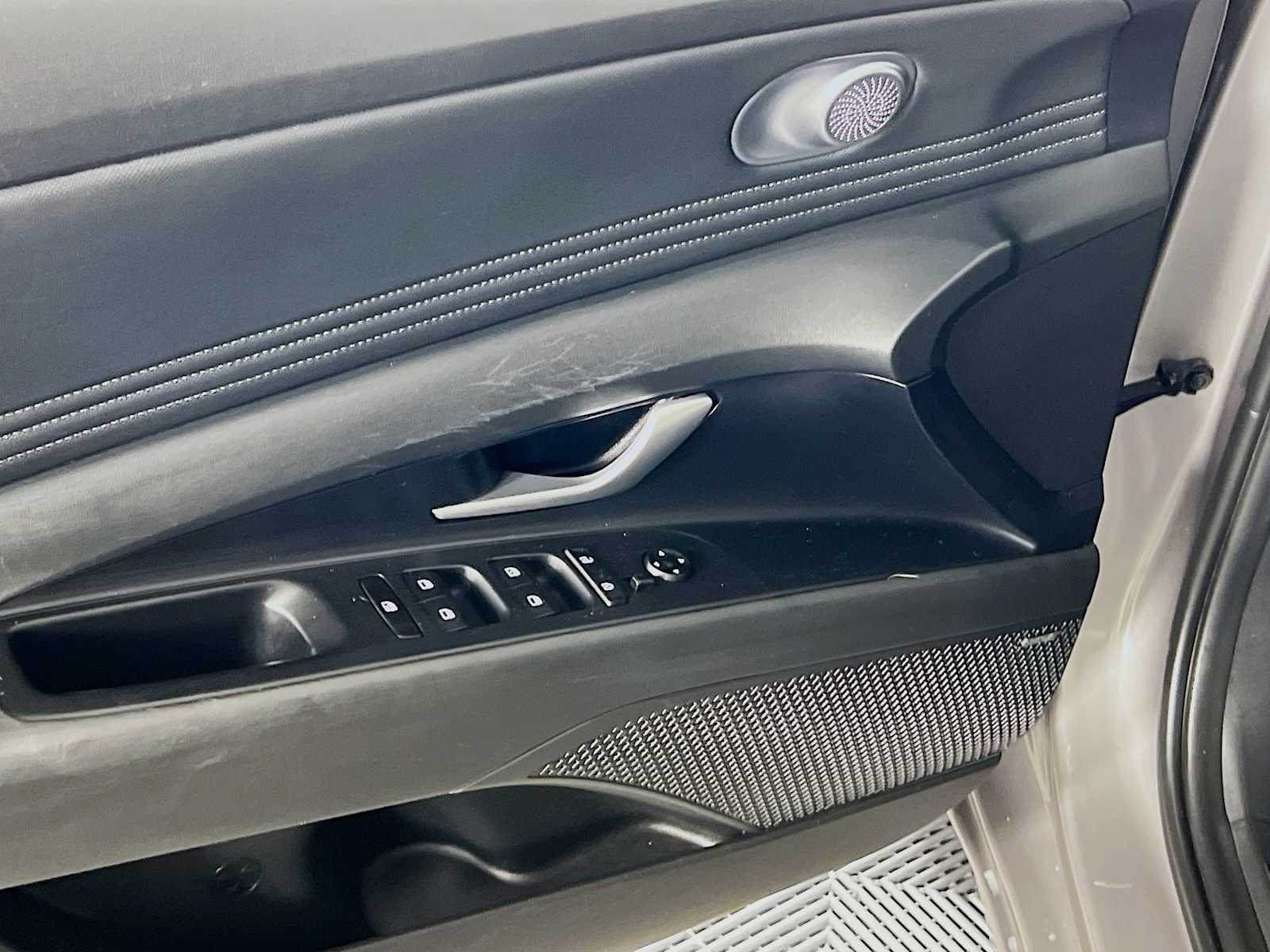 2023 Hyundai Elantra Limited - Photo 18