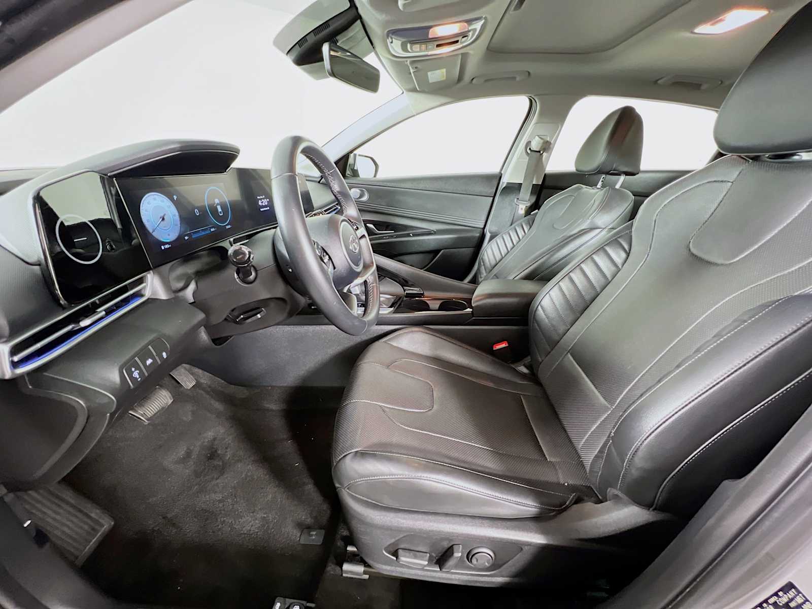 2023 Hyundai Elantra Limited - Photo 22