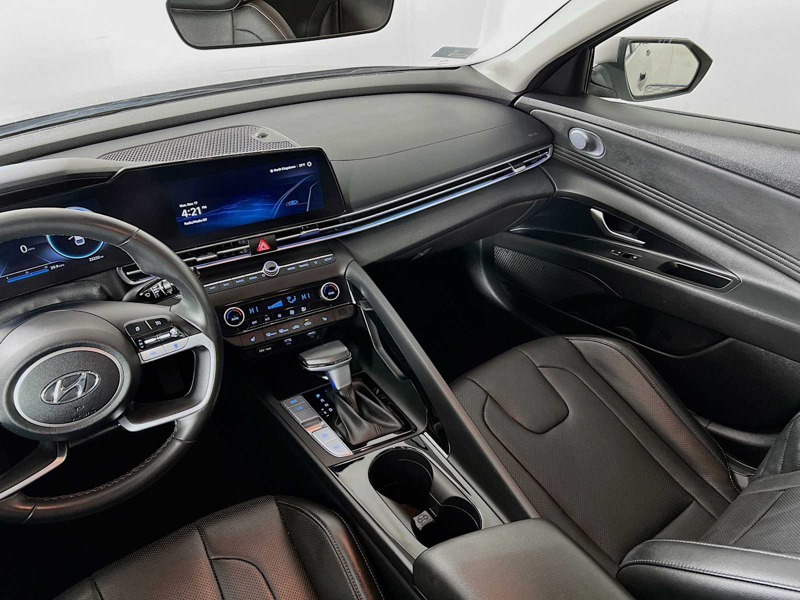 2023 Hyundai Elantra Limited - Photo 24