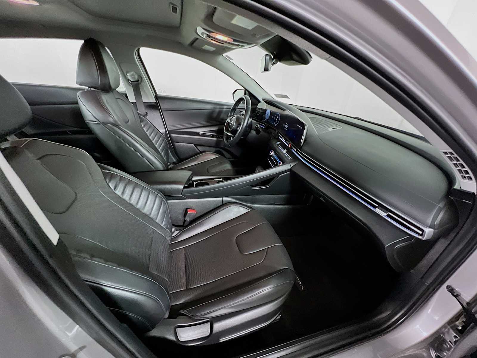 2023 Hyundai Elantra Limited - Photo 28