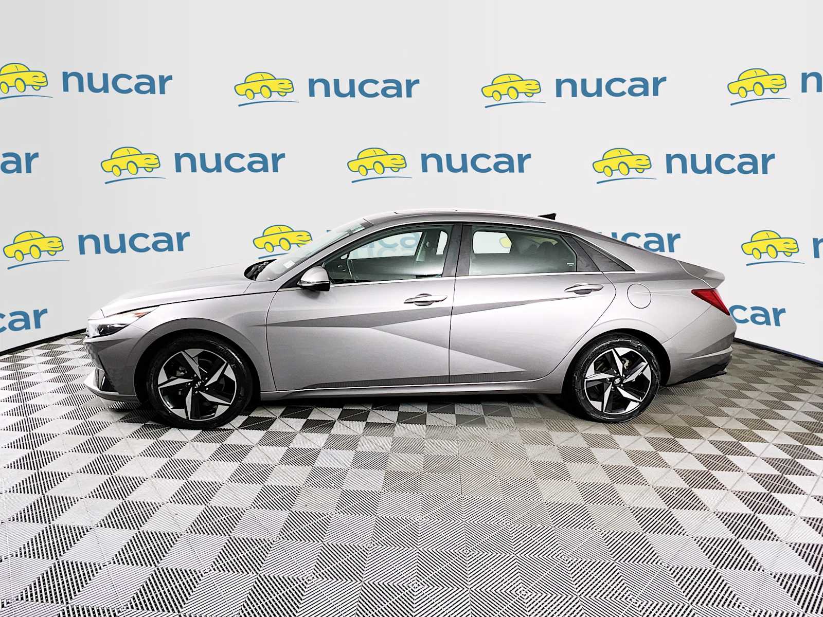 2023 Hyundai Elantra Limited - Photo 4