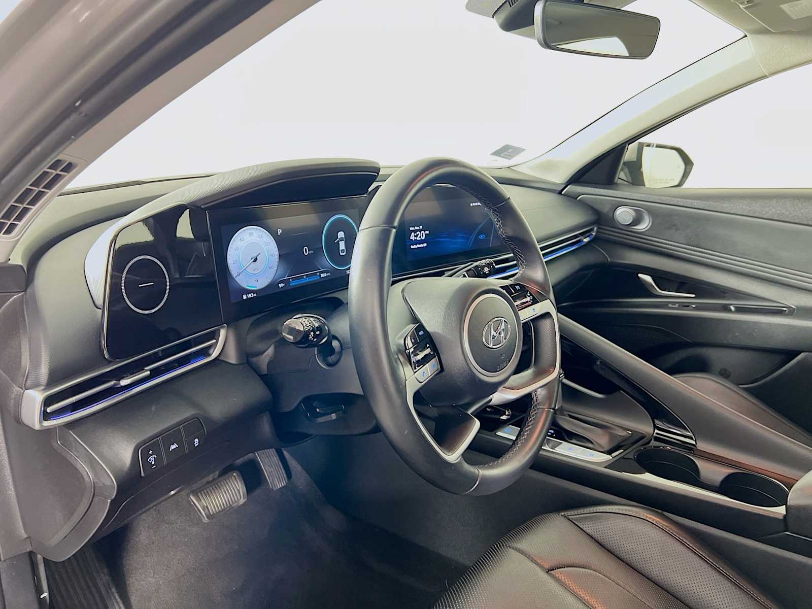 2023 Hyundai Elantra Limited - Photo 9