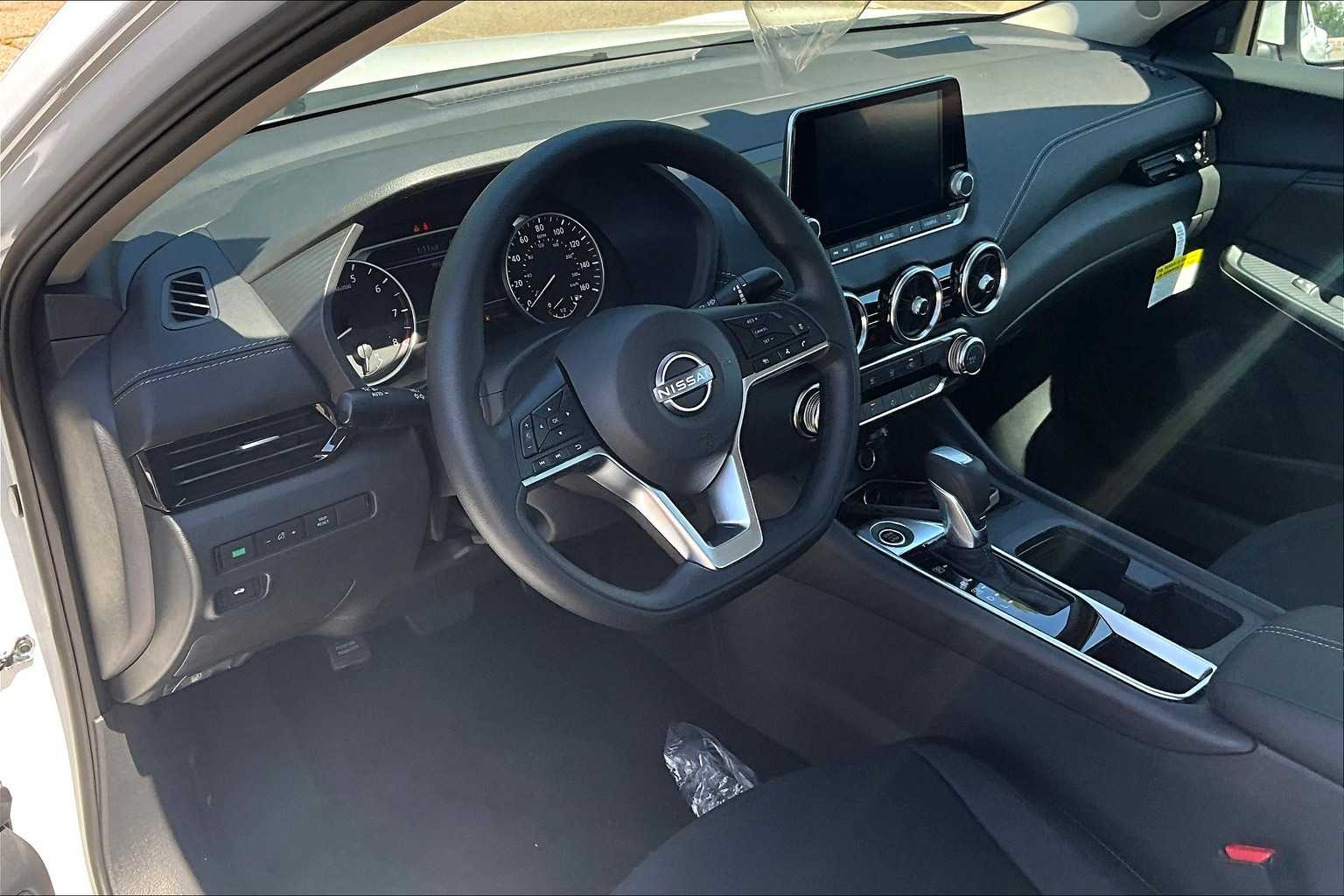 2025 Nissan Sentra SV - Photo 8