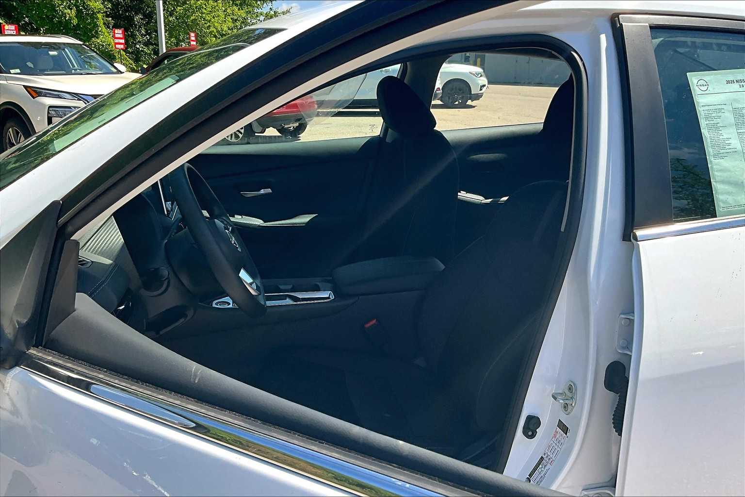 2025 Nissan Sentra SV - Photo 10