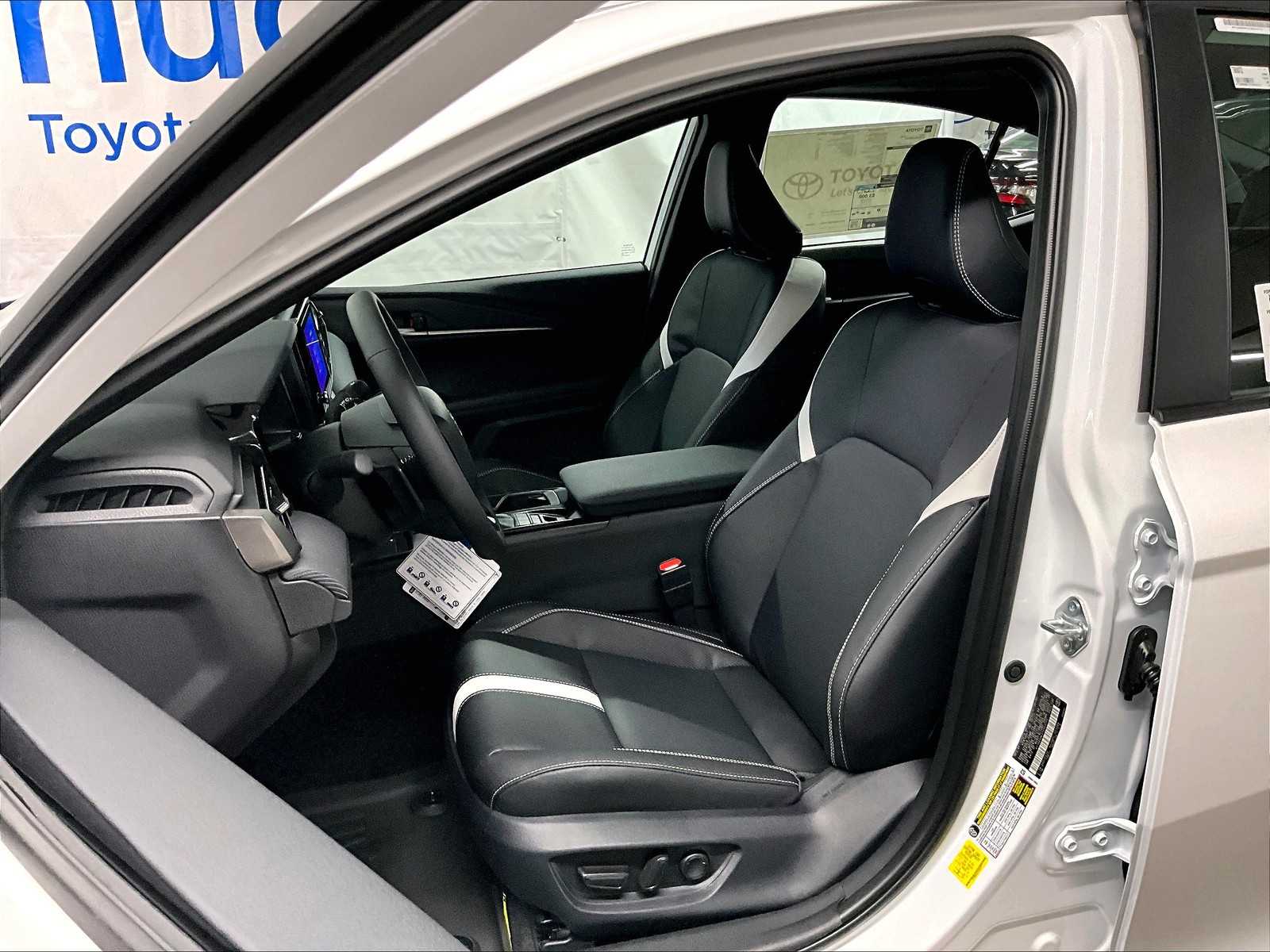 2026 Toyota Camry SE - Photo 11