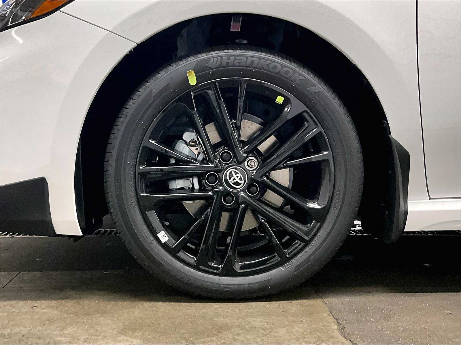 2026 Toyota Camry SE - Photo 8