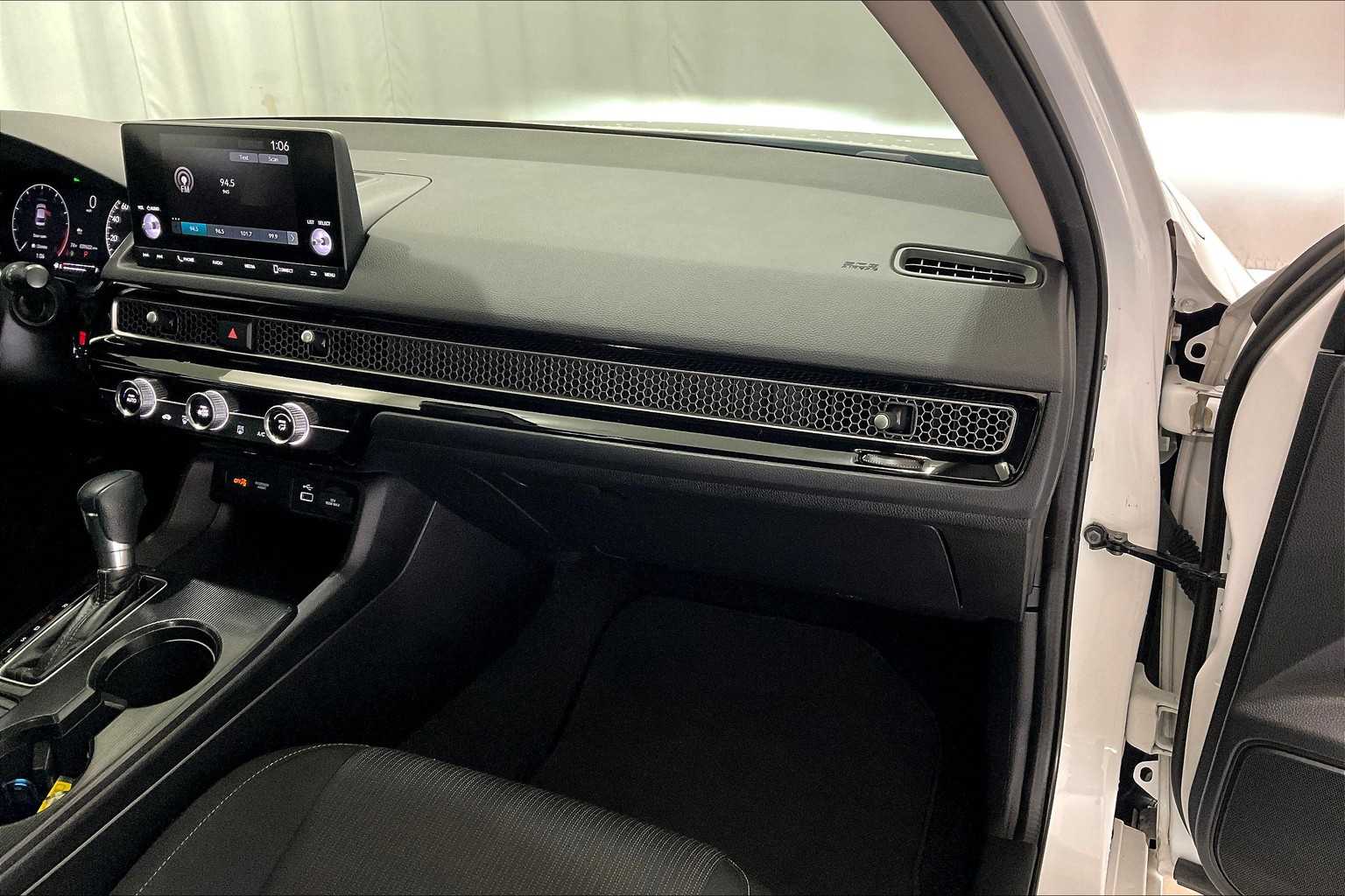 2022 Honda Civic LX - Photo 13