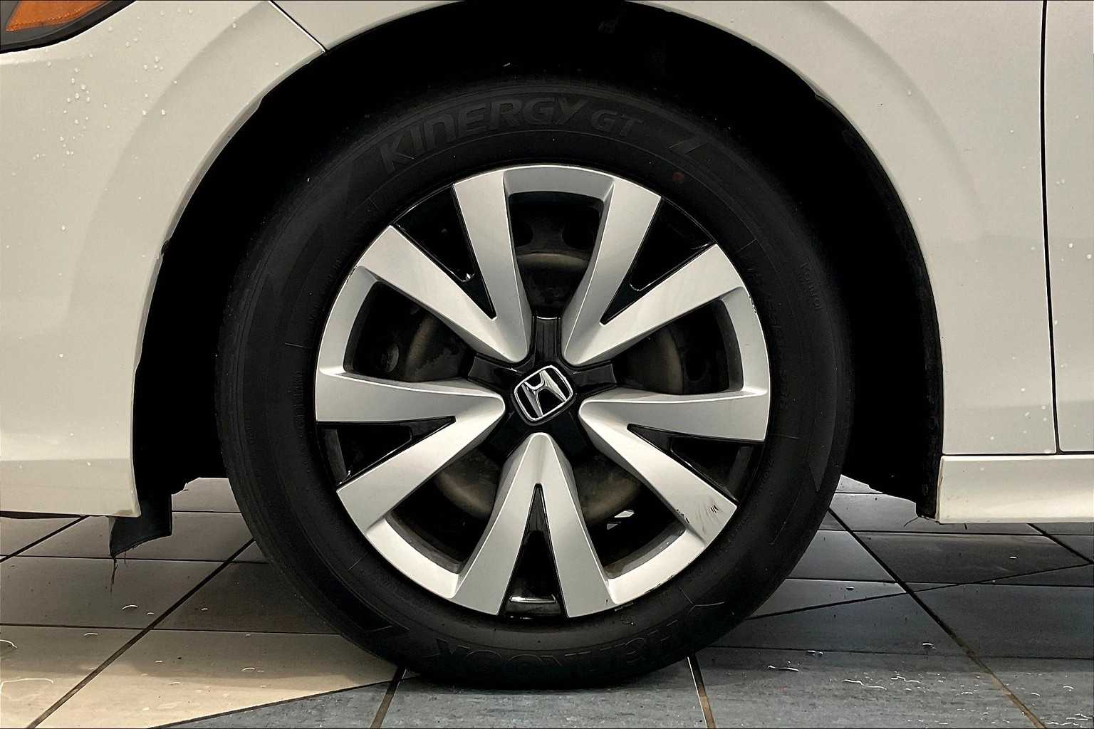 2022 Honda Civic LX - Photo 7