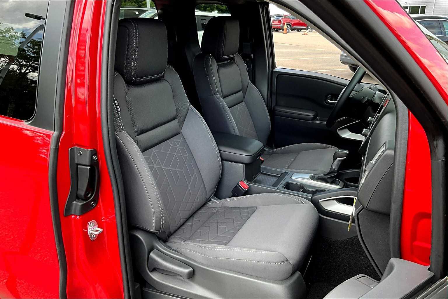 2025 Nissan Frontier SV - Photo 11