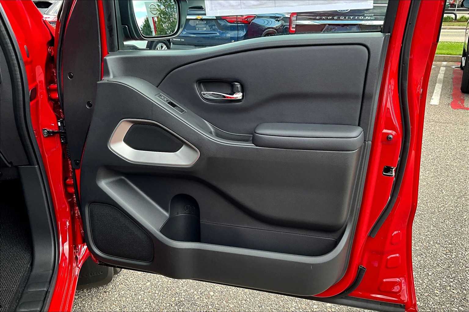 2025 Nissan Frontier SV - Photo 12