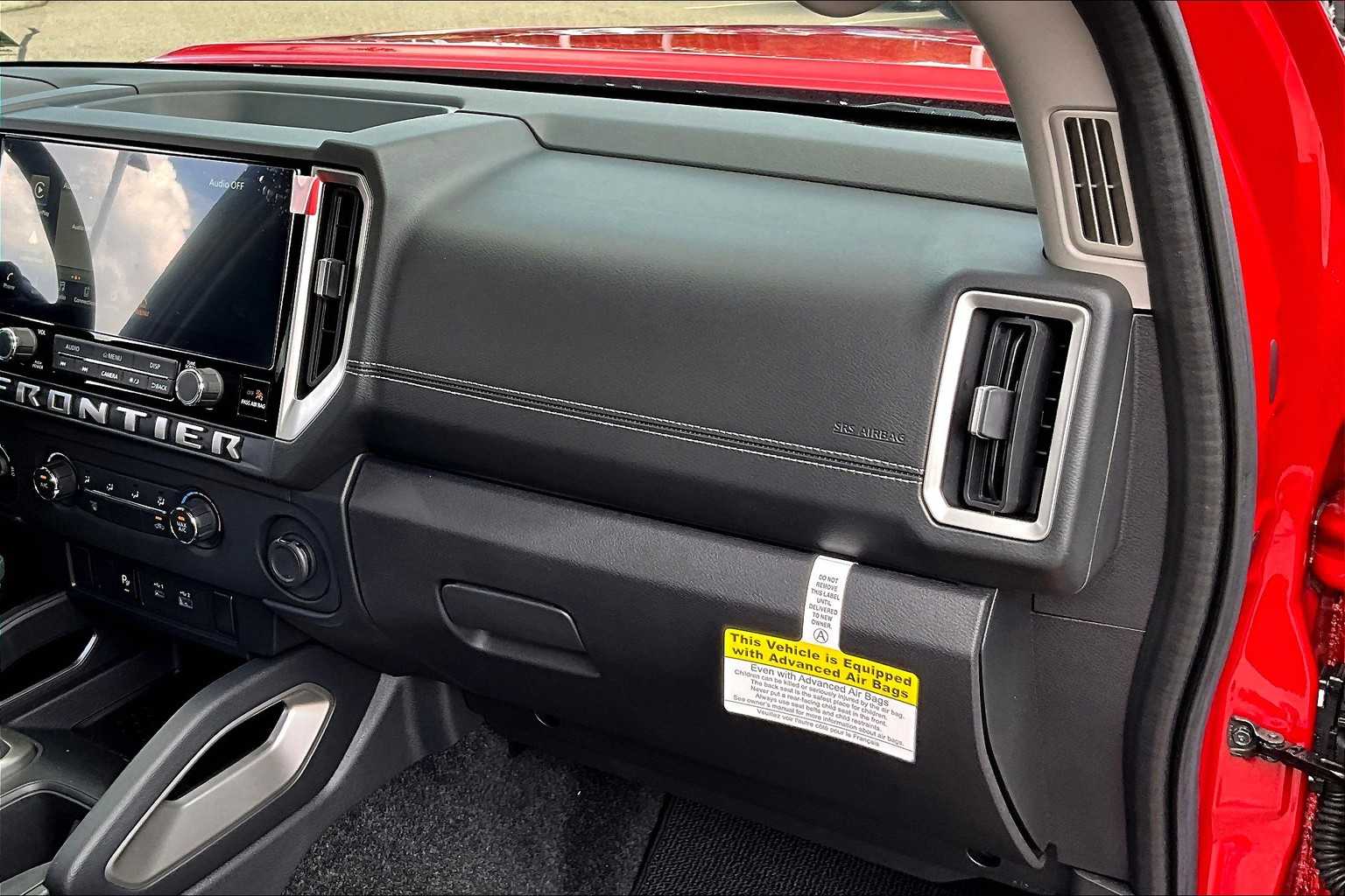 2025 Nissan Frontier SV - Photo 13