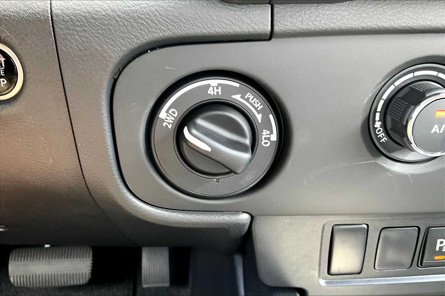 2025 Nissan Frontier SV - Photo 26