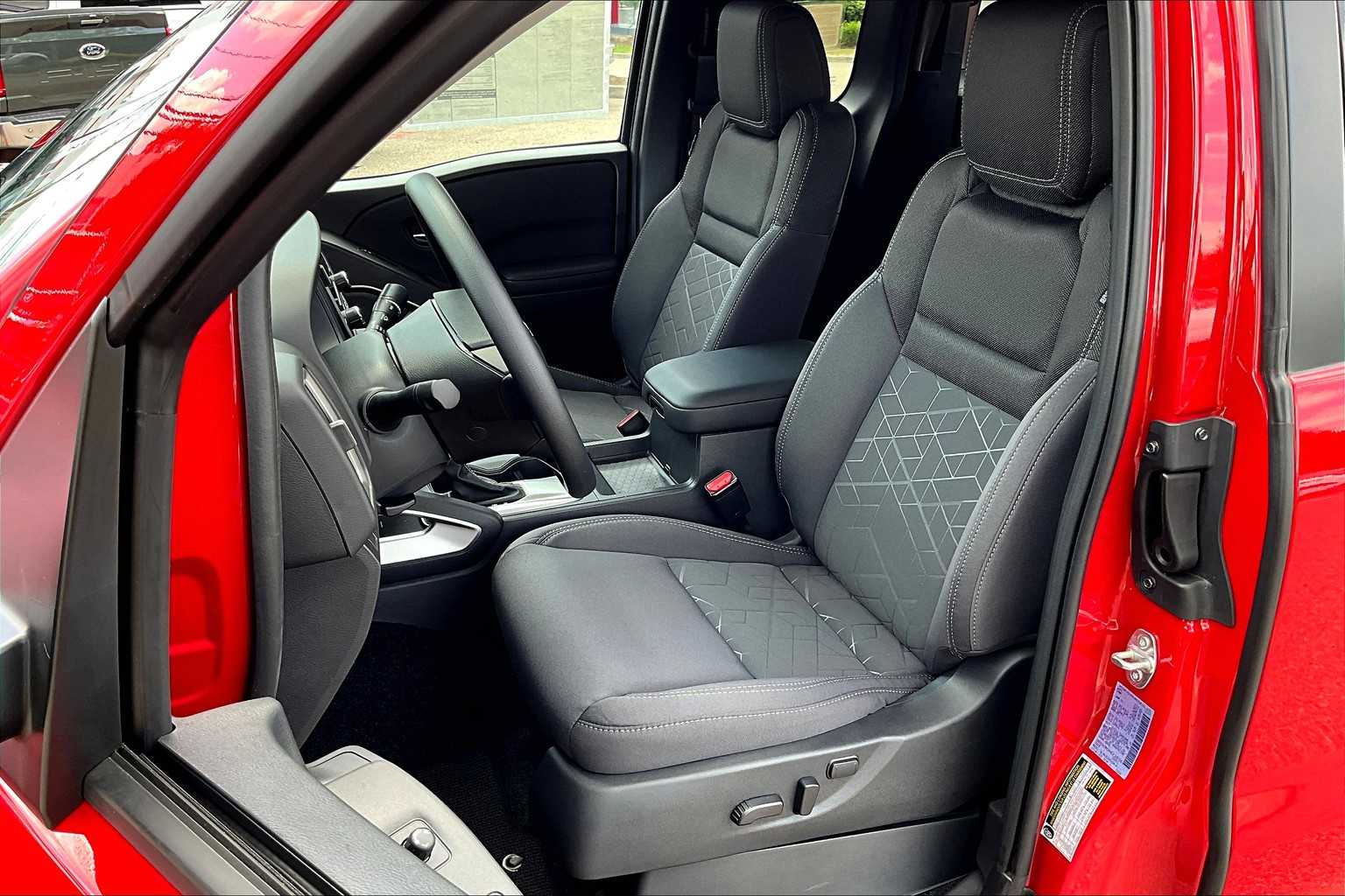 2025 Nissan Frontier SV - Photo 10