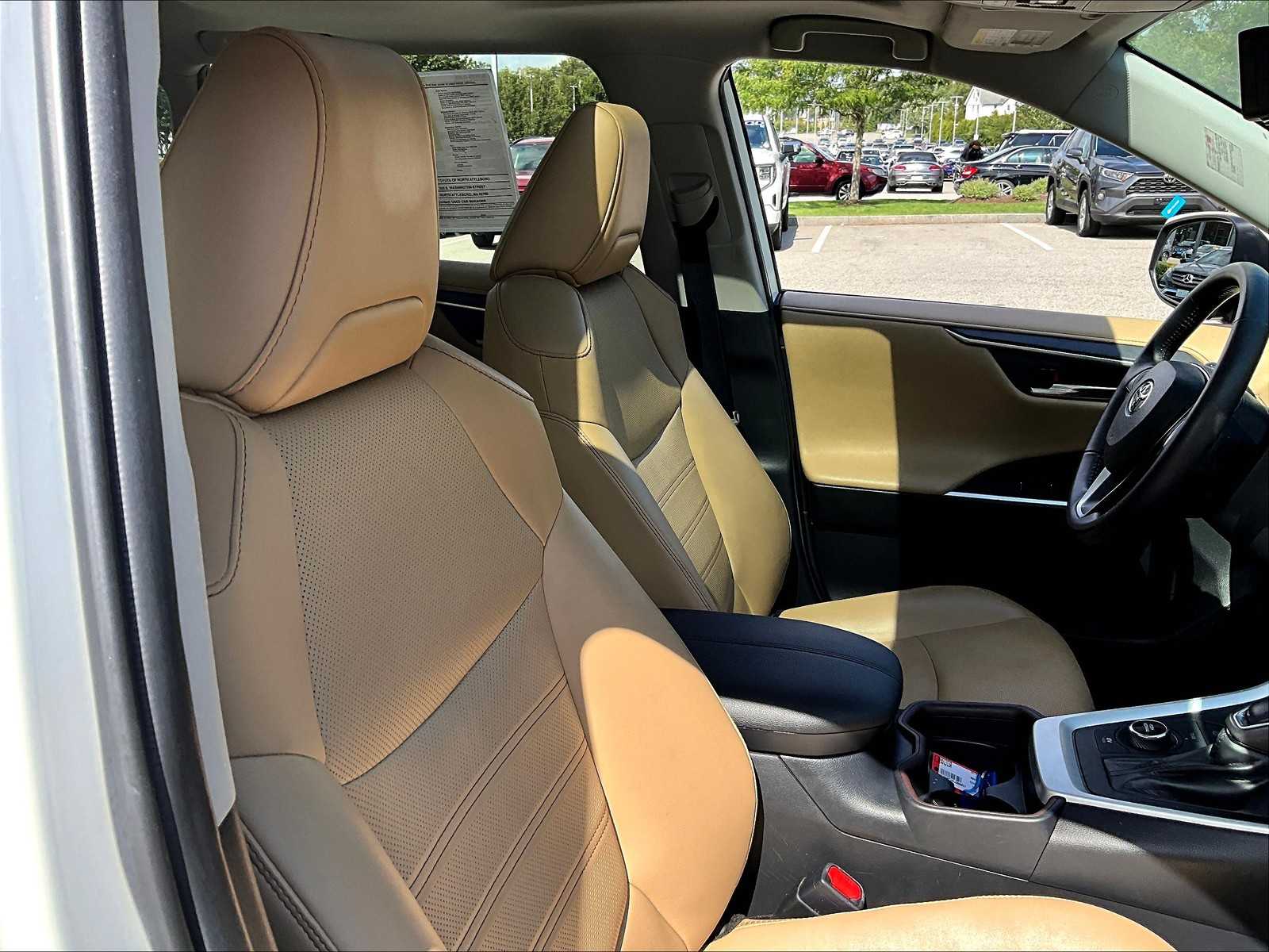 2020 Toyota RAV4 Hybrid Limited - Photo 11