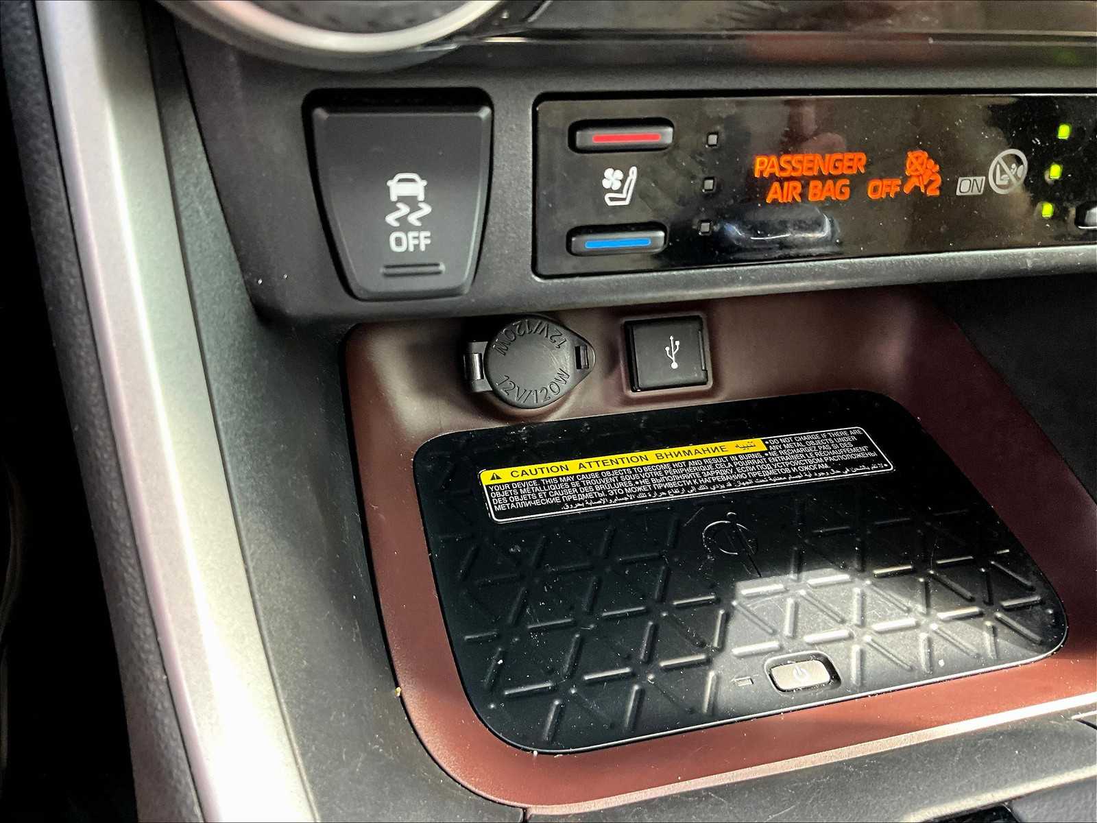 2020 Toyota RAV4 Hybrid Limited - Photo 27