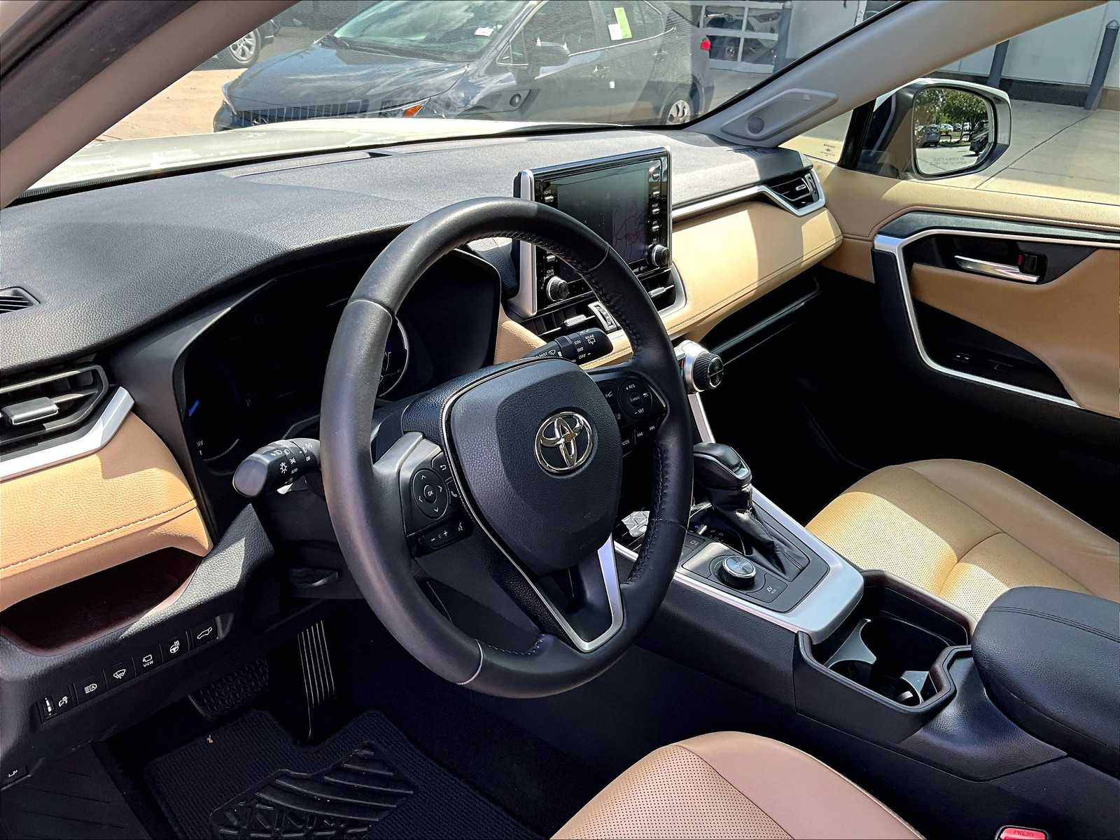 2020 Toyota RAV4 Hybrid Limited - Photo 8