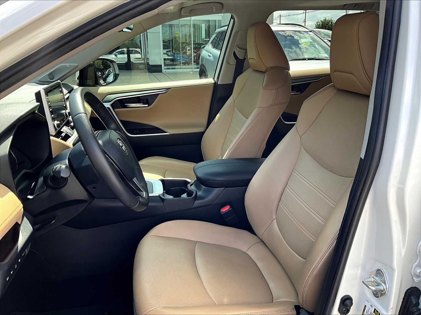 2020 Toyota RAV4 Hybrid Limited - Photo 10