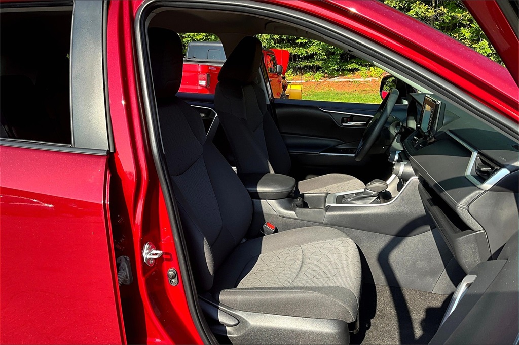 2022 Toyota RAV4 XLE - Photo 11