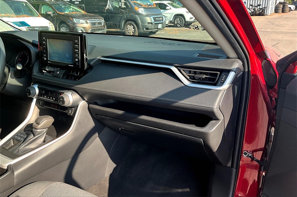 2022 Toyota RAV4 XLE - Photo 13