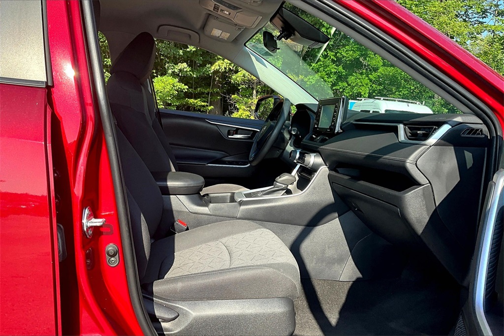 2022 Toyota RAV4 XLE - Photo 14