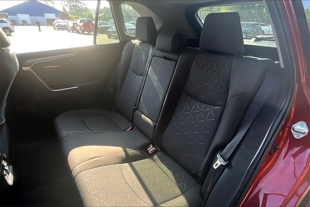 2022 Toyota RAV4 XLE - Photo 15