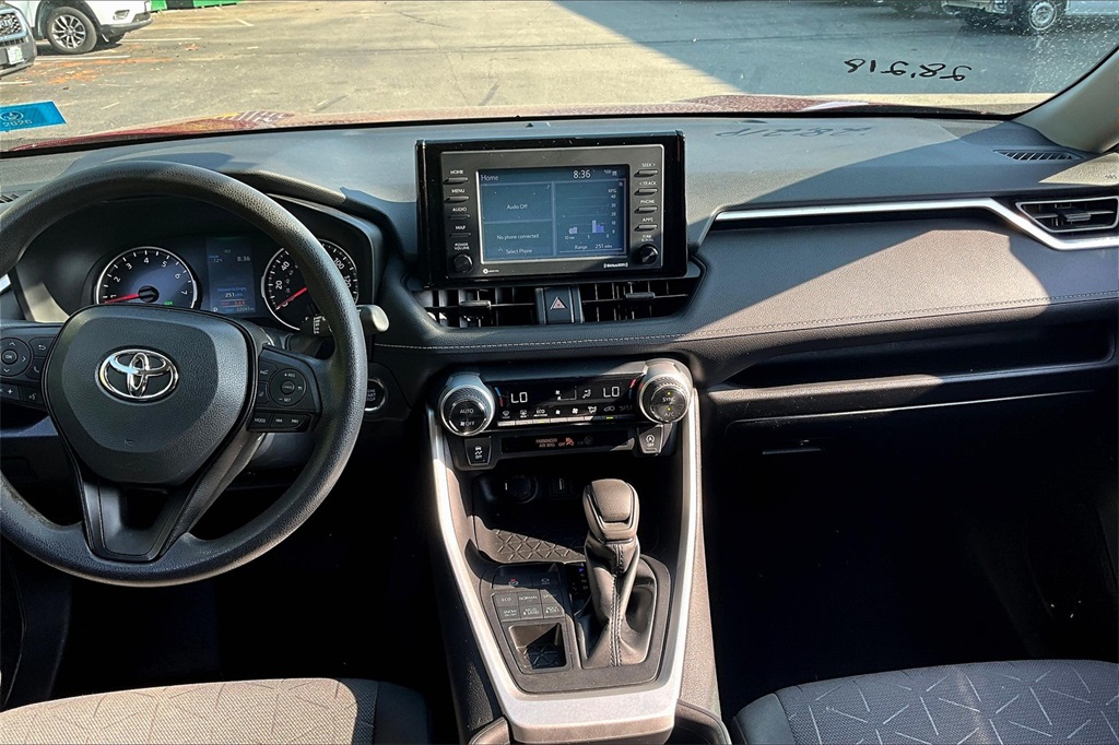 2022 Toyota RAV4 XLE - Photo 18