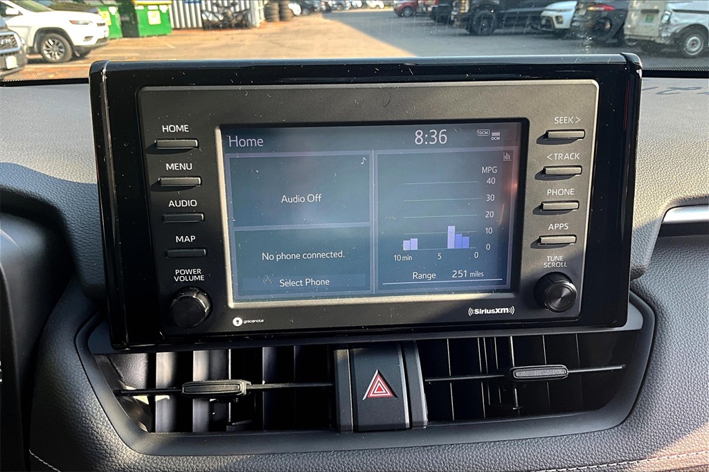 2022 Toyota RAV4 XLE - Photo 19