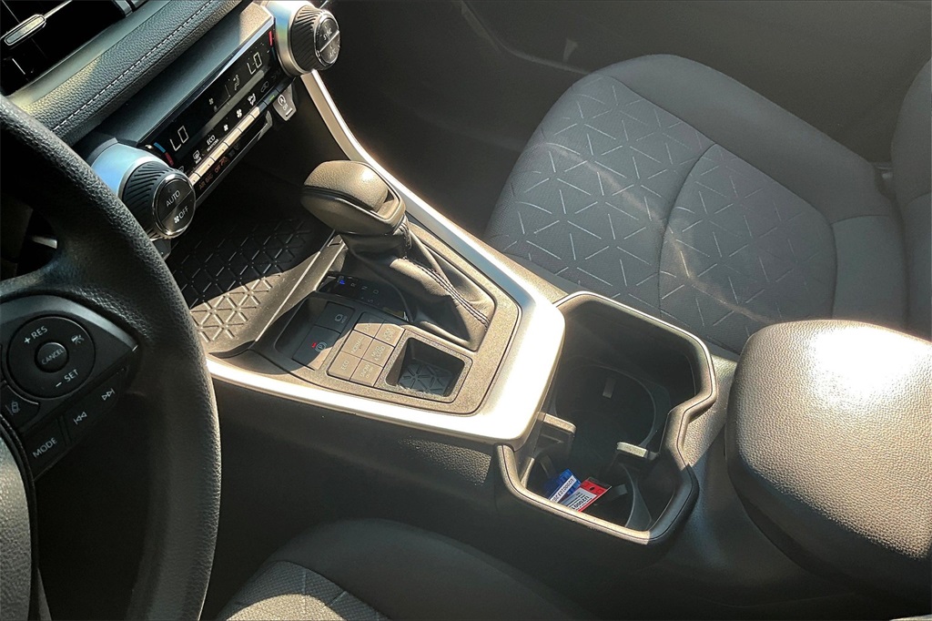 2022 Toyota RAV4 XLE - Photo 20
